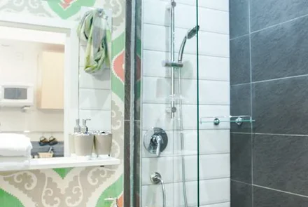 Однокомнатная квартира по адресу проспект Независимости, 37 душевая